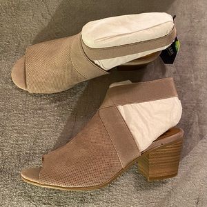 Women’s Open Toe Shoes